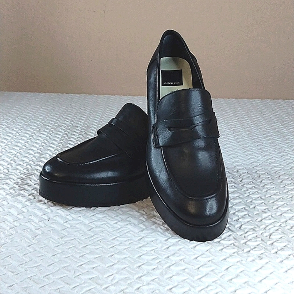 Dolce Vita Yanni. Black Leather 8.5 woman's executive Penny Loafers NWT